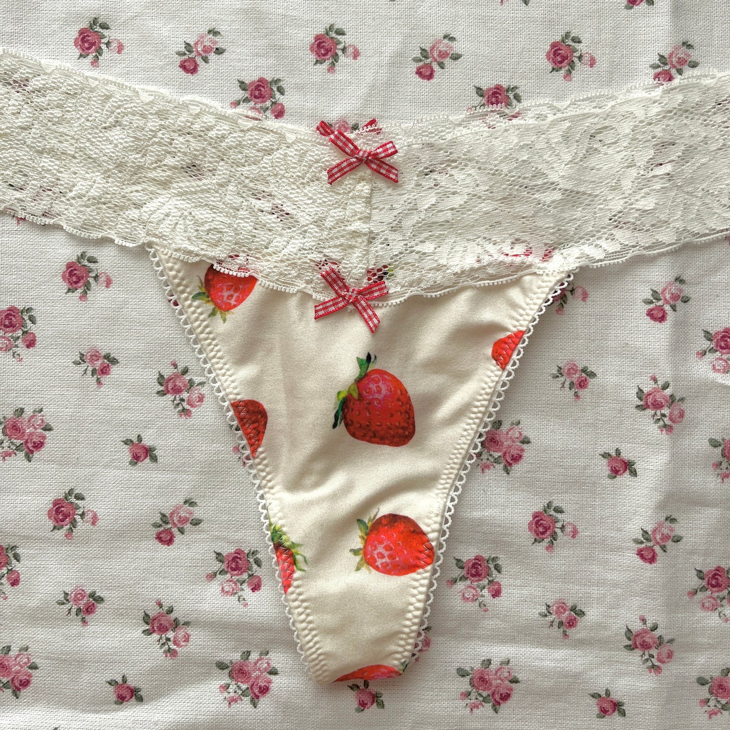 Strawberry Cream Thong (M)